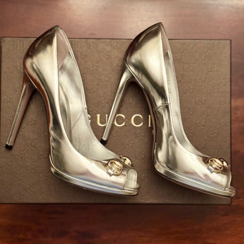 Gucci Capretto Silk peep toe heel new with box 
Sz 38